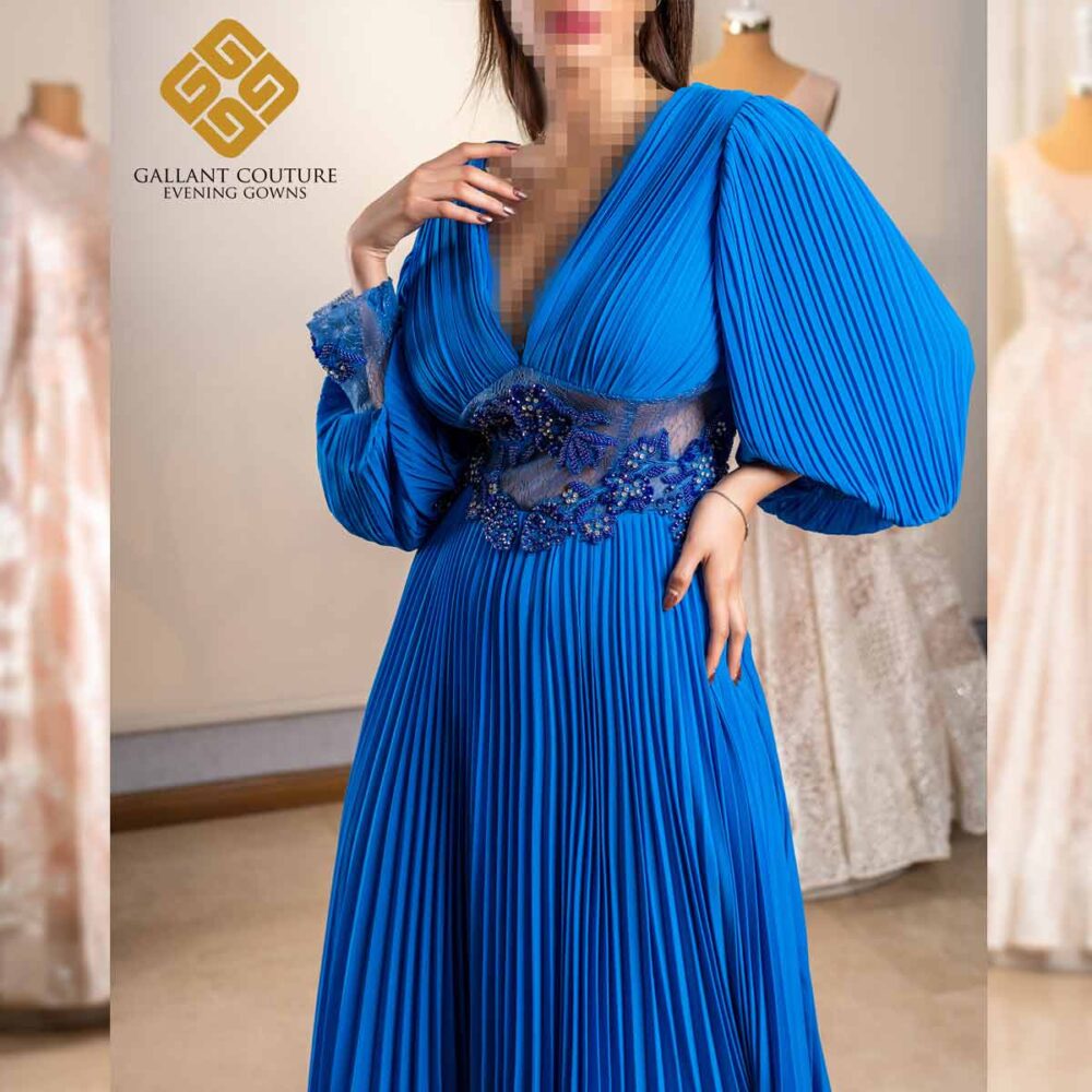 لباس مجلسی بلند آبی پوشیده