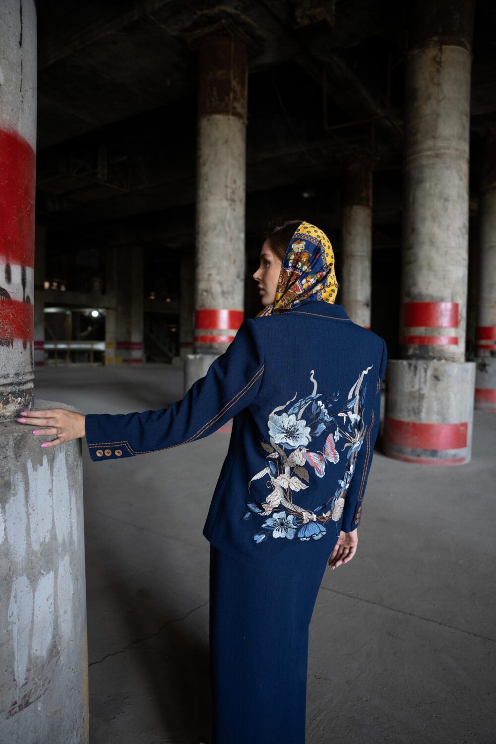 مانتو سرمه ای کوتاه گلدوزی شده خاص