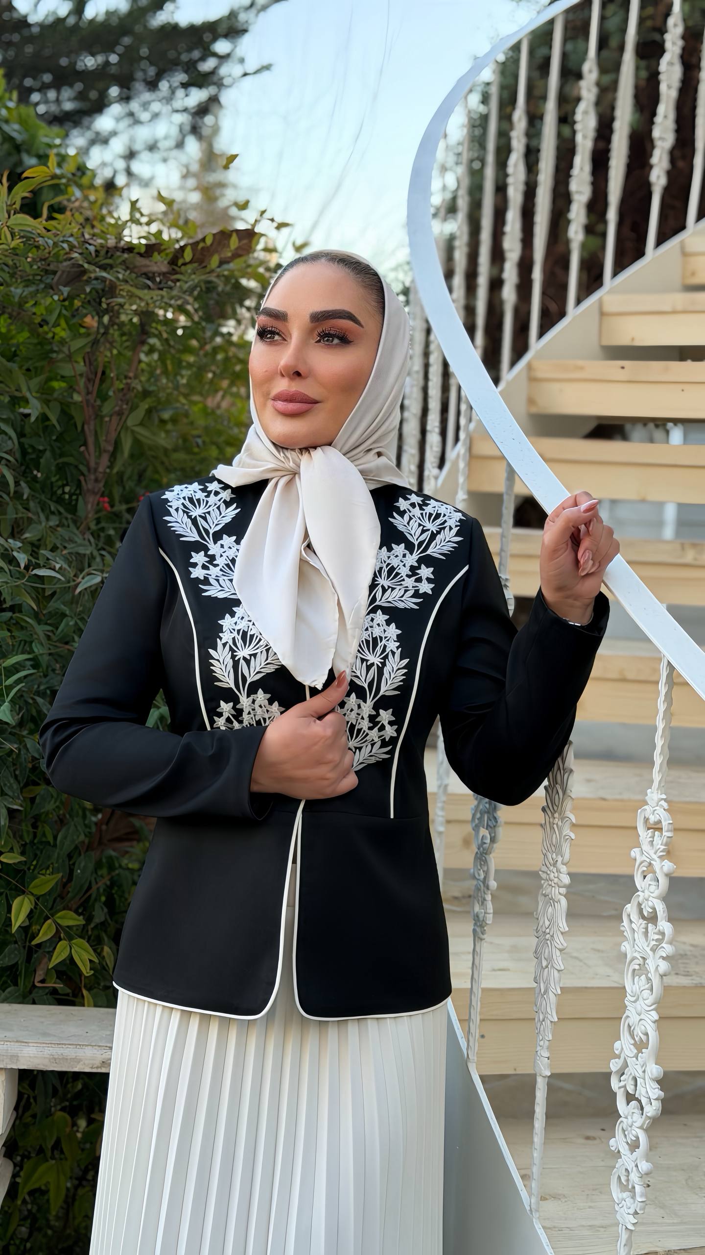 کت دامن گلدوزی فاخر مشکی سفید لوکس